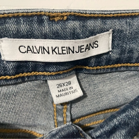 Calvin Klein Distressed Jeans with Raw Hem - size 26x28 - Picture 5 of 6